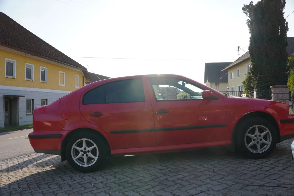 Skoda Octavia 1998 photo 2