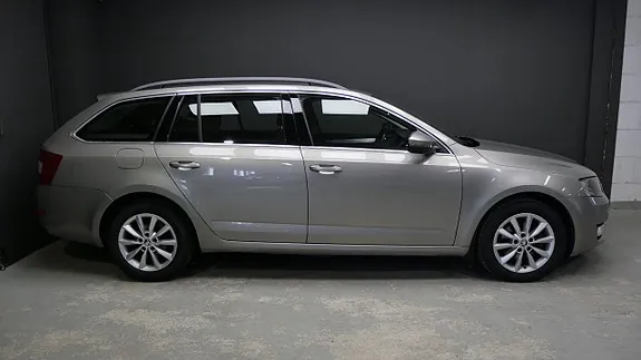 Skoda Octavia 2013 photo 2