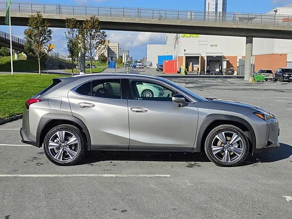 Lexus Ux300E 2026 photo 4