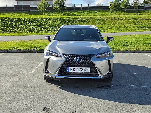 Lexus Ux300E 2026 photo 5