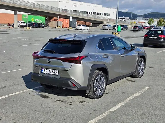 Lexus Ux300E 2026 photo 3