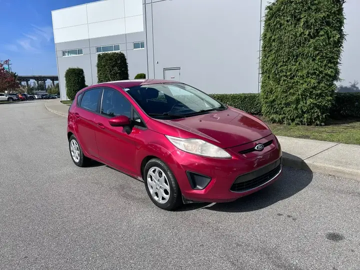 Ford Fiesta 2012 photo 2