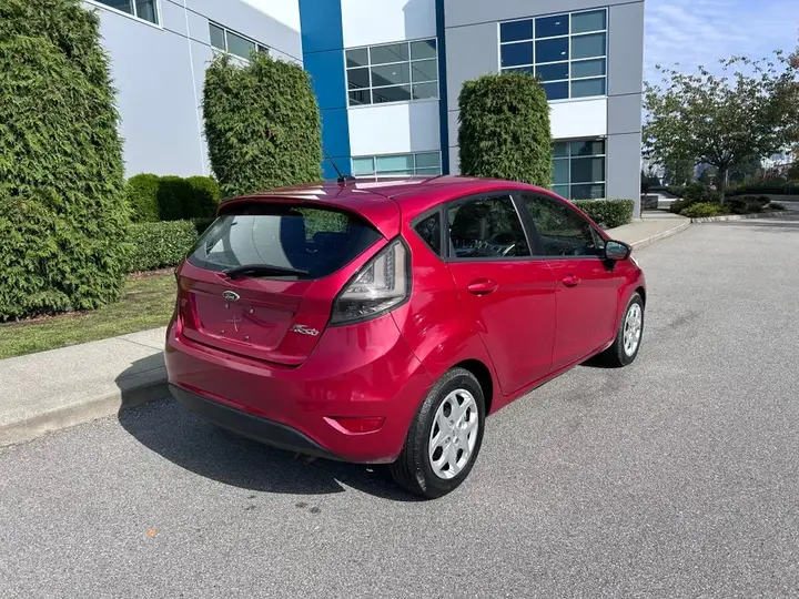 Ford Fiesta 2012 photo 3
