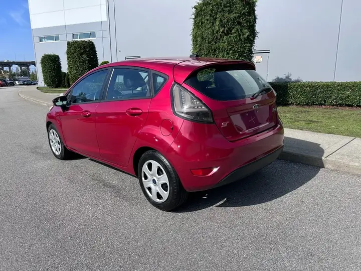 Ford Fiesta 2012 photo 4