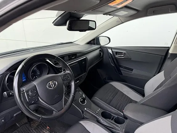 Toyota Auris 2015 photo 2
