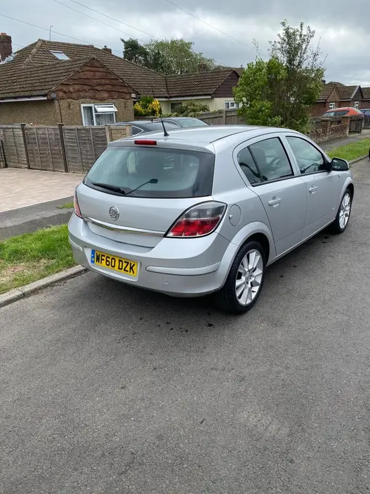 Vauxhall Astra 2010 photo 3