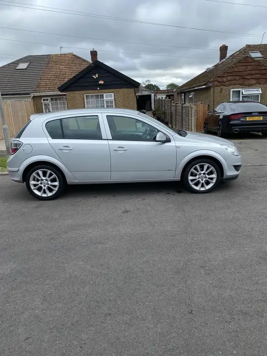 Vauxhall Astra 2010 photo 4