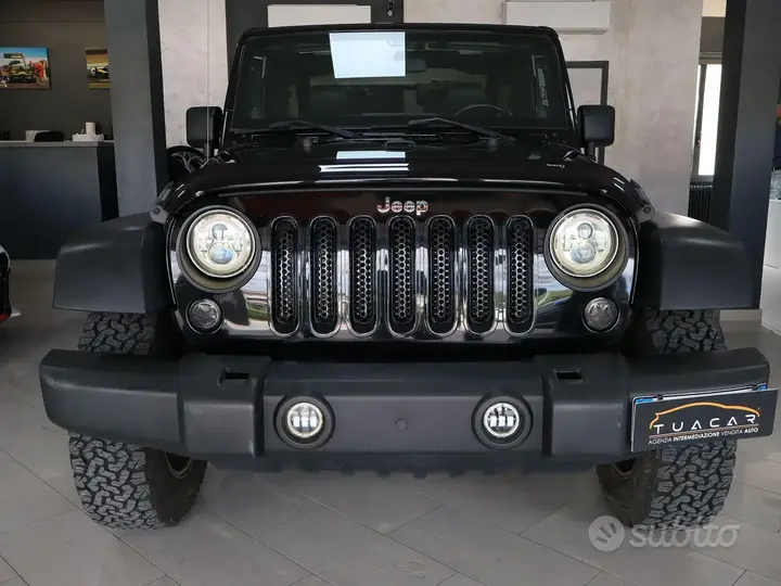 Jeep Wrangler Sahara 2011 photo 2