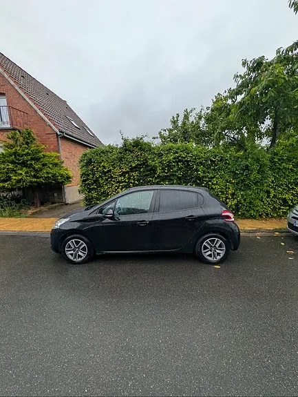 Peugeot 208 2014 photo 3