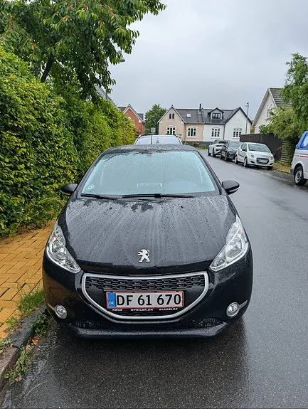 Peugeot 208 2014 photo 2