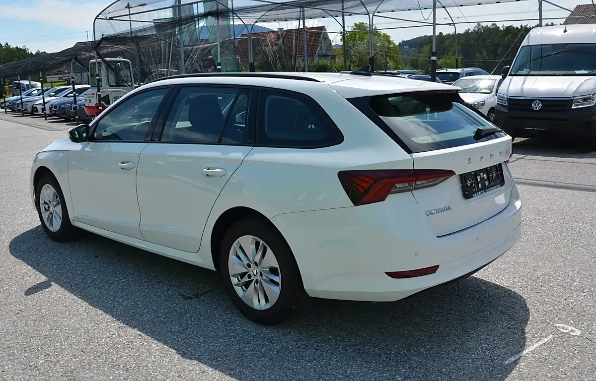 Skoda Octavia 2023 photo 3