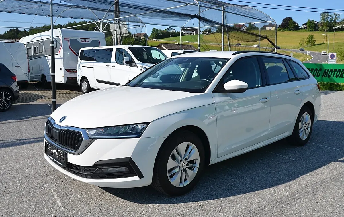 Skoda Octavia 2023 photo 2