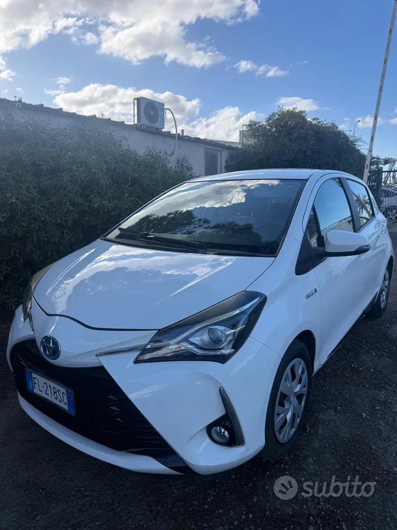 Toyota Yaris 2017 photo 2
