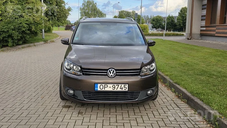 Volkswagen Touran 2010 photo 2