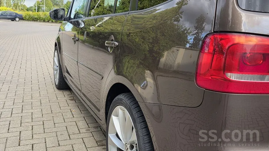 Volkswagen Touran 2010 photo 5