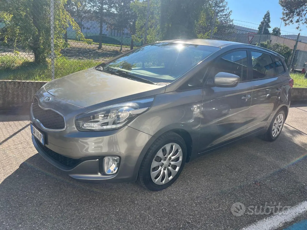 Kia Carens 2014 photo 4