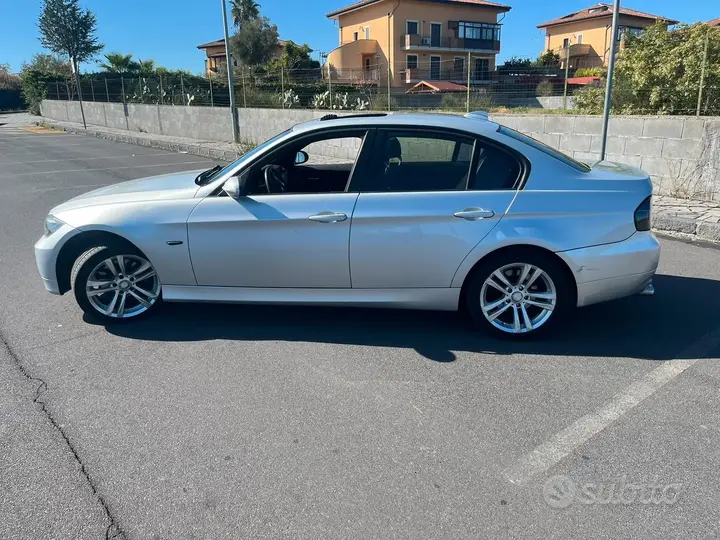 BMW 3 Series 2005 photo 2
