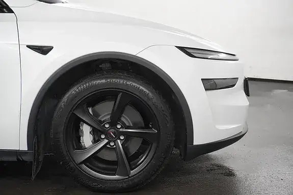 Tesla Model Y 2026 photo 2