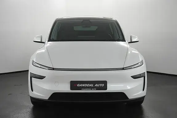 Tesla Model Y 2026 photo 3