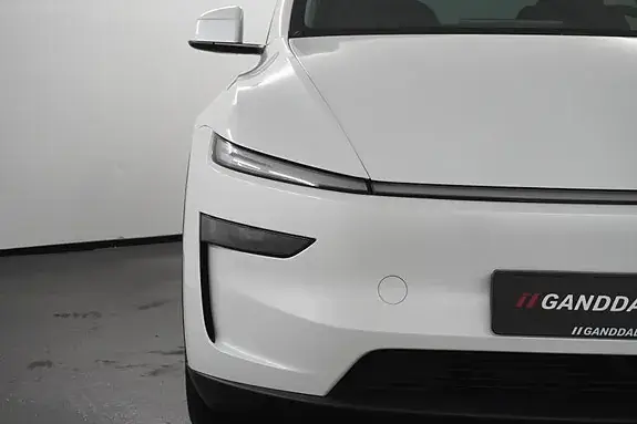 Tesla Model Y 2026 photo 4