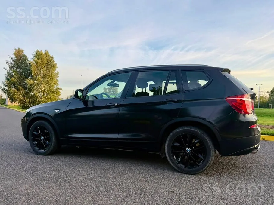 BMW X3 2011 photo 2