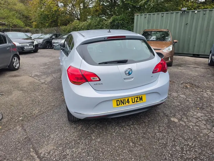 Vauxhall Astra 2014 photo 5