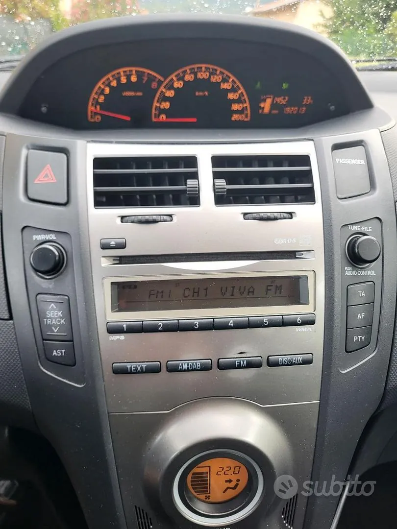 Toyota Yaris 2010 photo 5