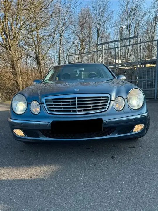 Mercedes-Benz W211