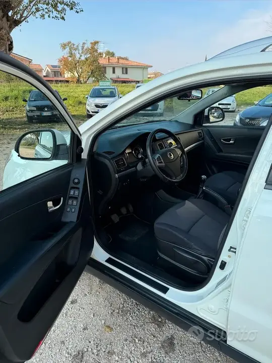 KG Mobility Korando 2012 photo 4