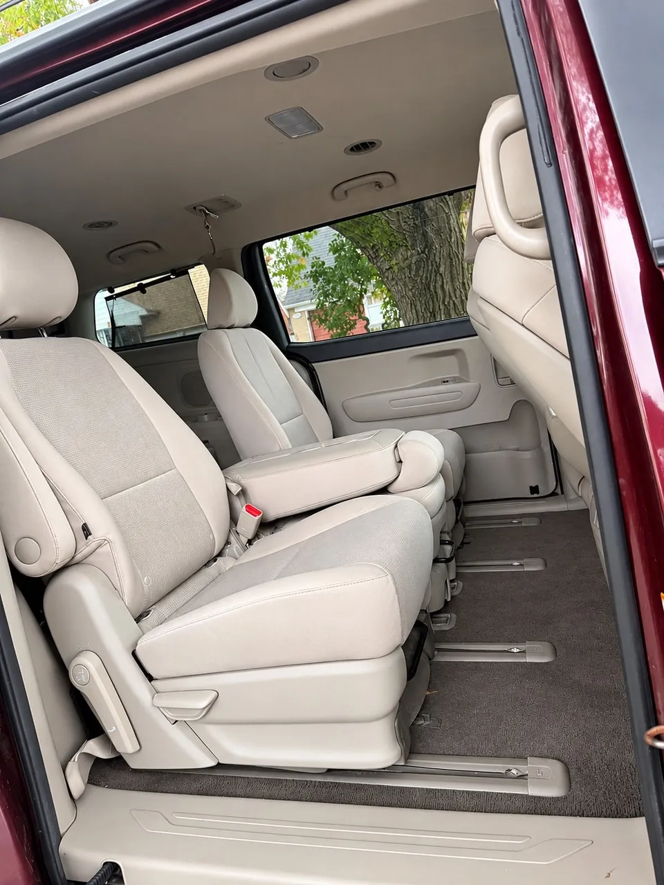 Kia Sedona 2010 photo 5