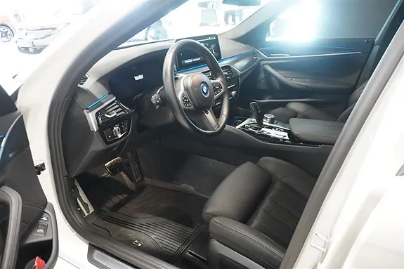 BMW 530E 2024 photo 2
