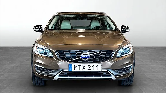 Volvo V60 Cross Country 2016 photo 2