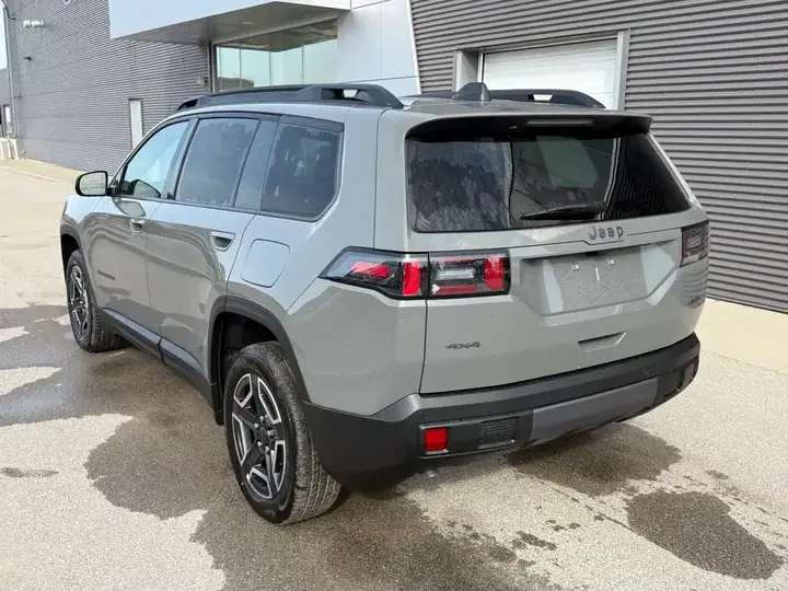 Jeep Cherokee 2026 photo 4