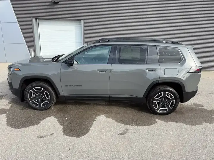 Jeep Cherokee 2026 photo 3