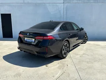 BMW 5 Series 2023 photo 2