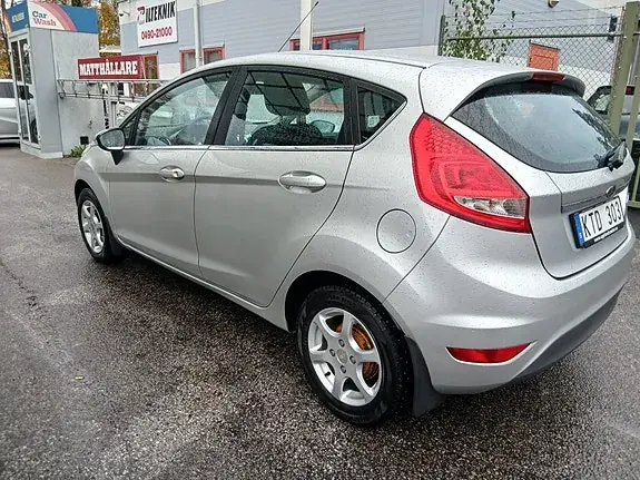 Ford Fiesta 2010 photo 3