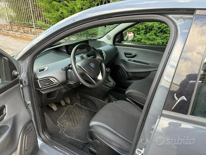 Lancia Ypsilon 2015 photo 5