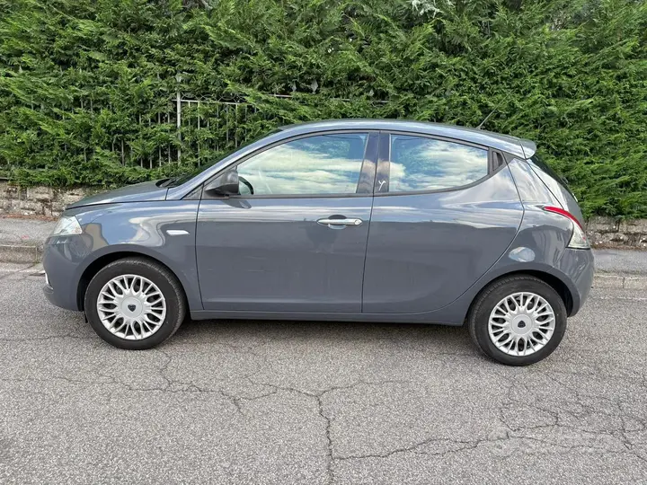 Lancia Ypsilon 2015 photo 2