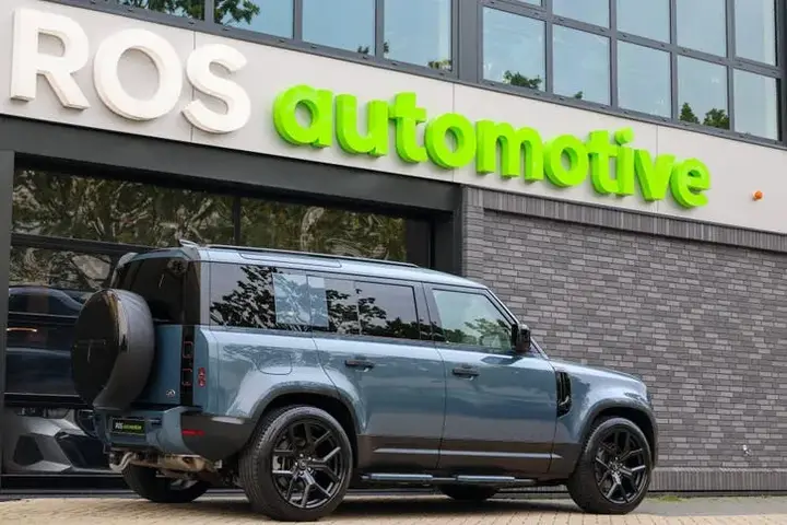 Land Rover Defender 2021 photo 2