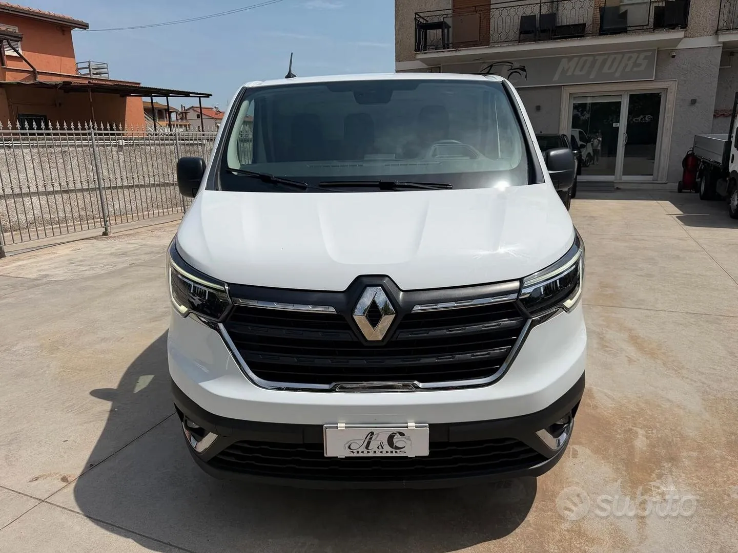Renault Trafic 2024 photo 2