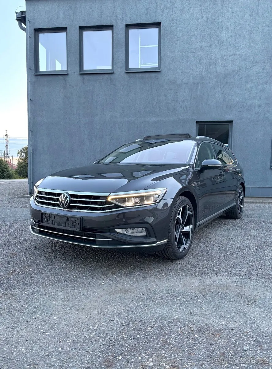 Volkswagen Passat 2022 photo 2