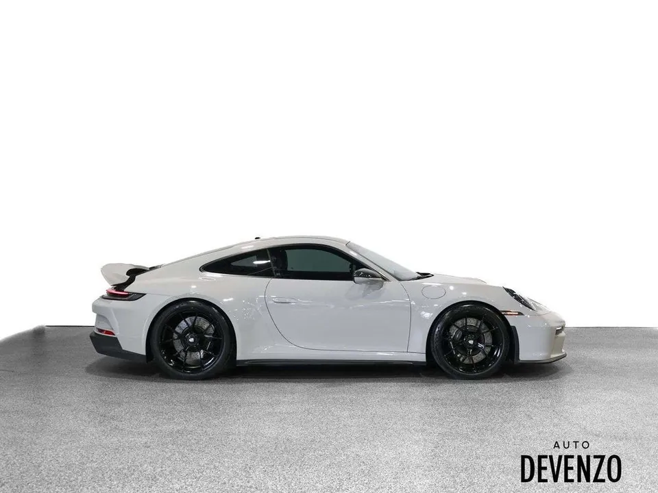 Porsche 911 2023 photo 2
