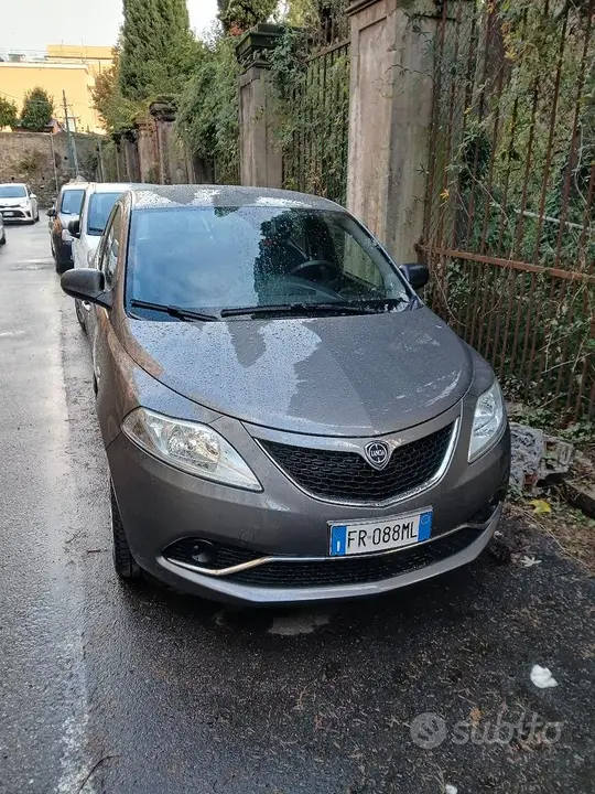 Lancia Ypsilon 2018 photo 2