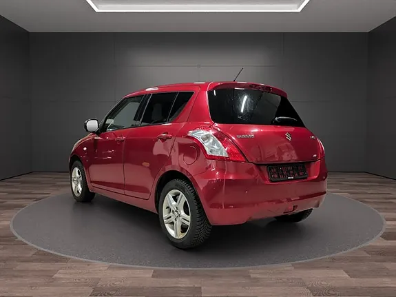 Suzuki Swift 2011 photo 3