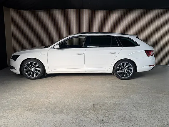 Skoda Superb 2016 photo 4