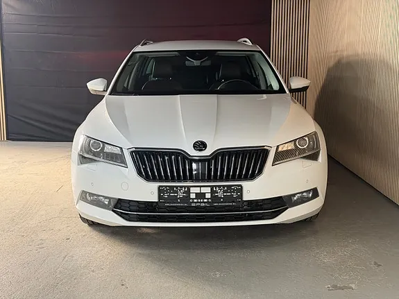 Skoda Superb 2016 photo 2