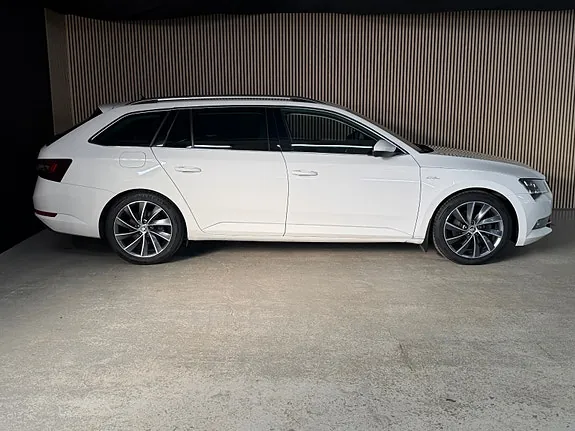 Skoda Superb 2016 photo 3