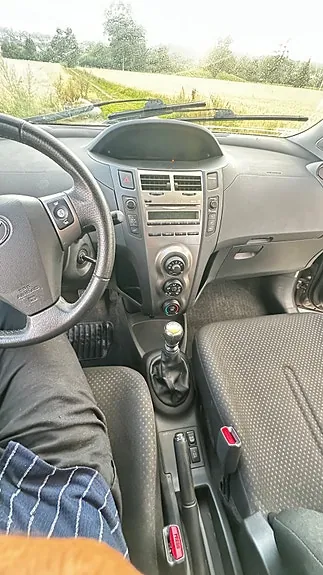 Toyota Yaris 2011 photo 4