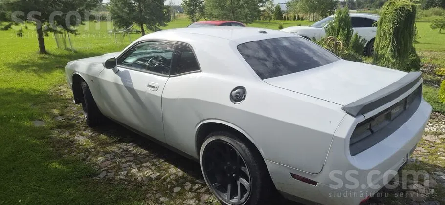 Dodge Challenger 2010 photo 4