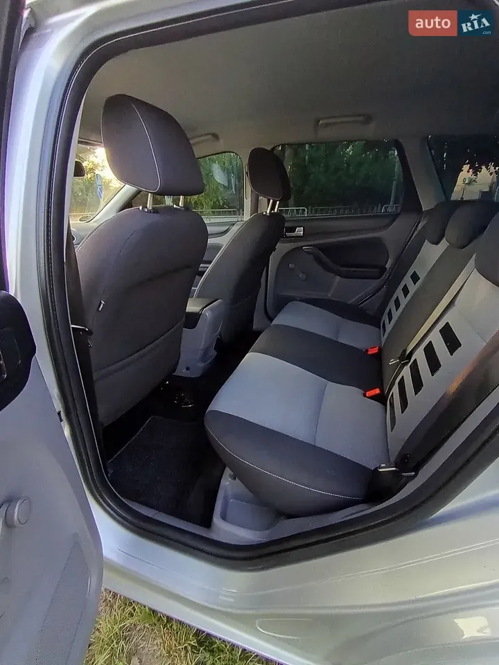 Ford Focus 2010 photo 4